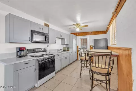 Kitchen - 1837 E Pleasant Ln, Phoenix, AZ 85042 photo 3 of 4