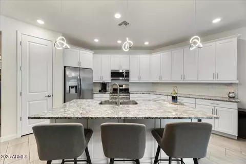 2745 W Pollack St, Phoenix, AZ 85041
