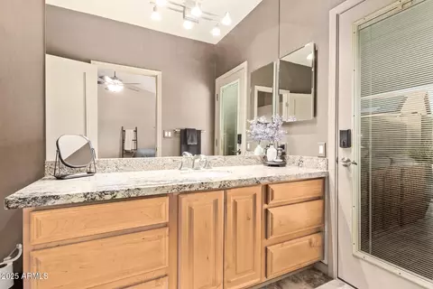Bath - 3922 E Marconi Ave, Phoenix, AZ 85032 photo 1 of 2