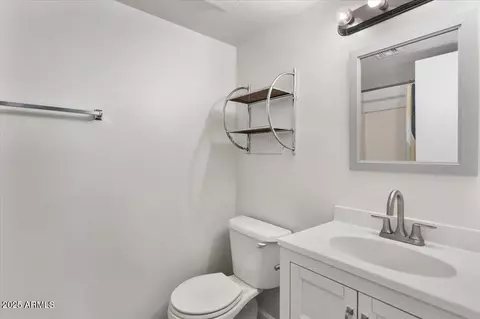 Bath - 5146 E Oak St #112, Phoenix, AZ 85008 photo 2 of 2
