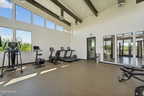 View/Area - 5939 E Abraham Ln, Phoenix, AZ 85054 photo 2 of 6
