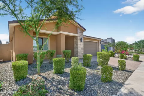 Exterior - 5939 E Abraham Ln, Phoenix, AZ 85054 photo 1 of 8