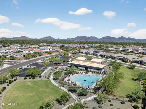 View/Area - 5939 E Abraham Ln, Phoenix, AZ 85054 photo 1 of 6