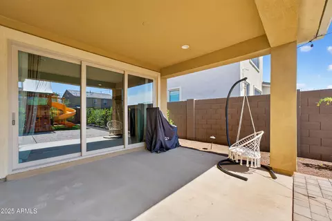 Exterior - 5939 E Abraham Ln, Phoenix, AZ 85054 photo 5 of 8
