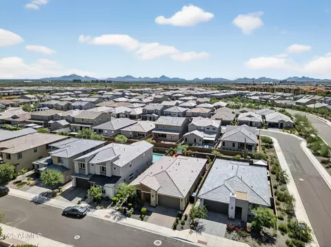 View/Area - 5939 E Abraham Ln, Phoenix, AZ 85054 photo 5 of 6