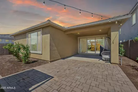 Exterior - 5939 E Abraham Ln, Phoenix, AZ 85054 photo 4 of 8