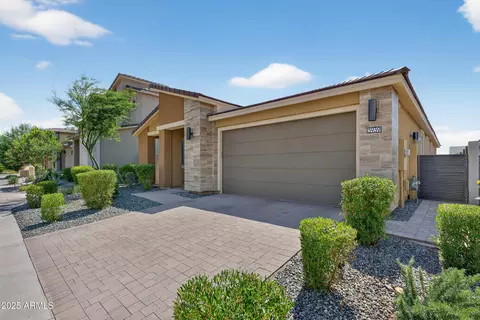 Exterior - 5939 E Abraham Ln, Phoenix, AZ 85054 photo 2 of 8