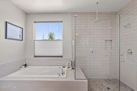 Bath - 1555 E Ocotillo Rd #16, Phoenix, AZ 85014 photo 5 of 6