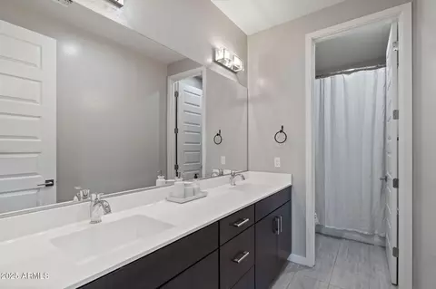 Bath - 1555 E Ocotillo Rd #16, Phoenix, AZ 85014 photo 2 of 6