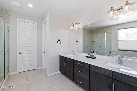 Bath - 1555 E Ocotillo Rd #16, Phoenix, AZ 85014 photo 4 of 6
