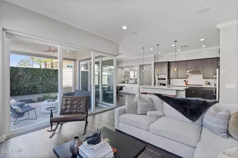 Entry Way - 1555 E Ocotillo Rd #16, Phoenix, AZ 85014 photo 5 of 8