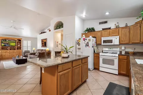 Kitchen - 4222 E Rosemonte Dr, Phoenix, AZ 85050 photo 4 of 4