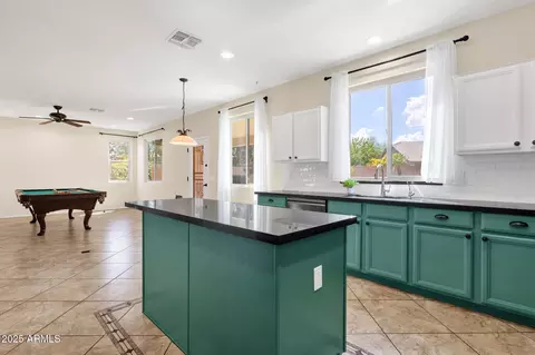 Kitchen - 4130 E Sundance Ave, Gilbert, AZ 85297 photo 5 of 6
