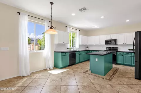 Kitchen - 4130 E Sundance Ave, Gilbert, AZ 85297 photo 3 of 6