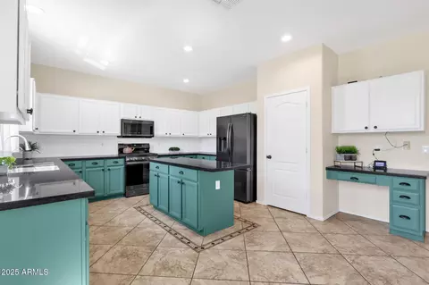 Kitchen - 4130 E Sundance Ave, Gilbert, AZ 85297 photo 1 of 6