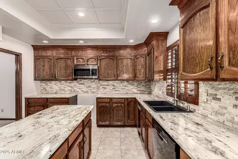 Kitchen - 548 E Hope Cir, Mesa, AZ 85203 photo 4 of 5