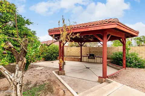 Exterior - 548 E Hope Cir, Mesa, AZ 85203 photo 7 of 10