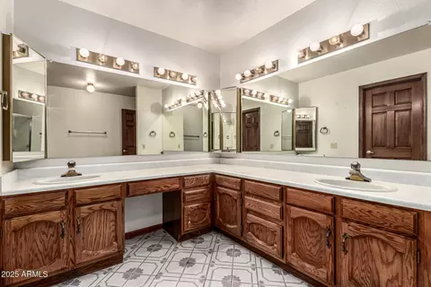 Bath - 548 E Hope Cir, Mesa, AZ 85203 photo 2 of 5