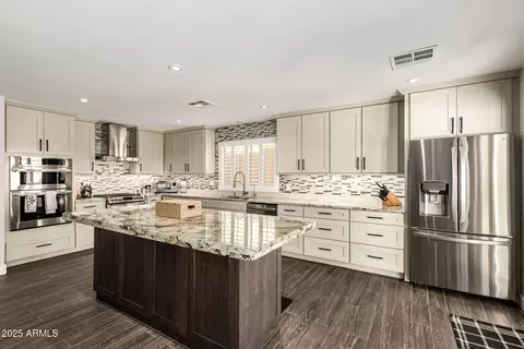 Kitchen - 2425 W Florentine Rd, Phoenix, AZ 85086 photo 2 of 3