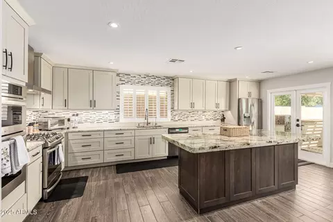 Kitchen - 2425 W Florentine Rd, Phoenix, AZ 85086 photo 1 of 3