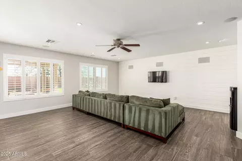 Living - 2425 W Florentine Rd, Phoenix, AZ 85086 photo 1 of 6