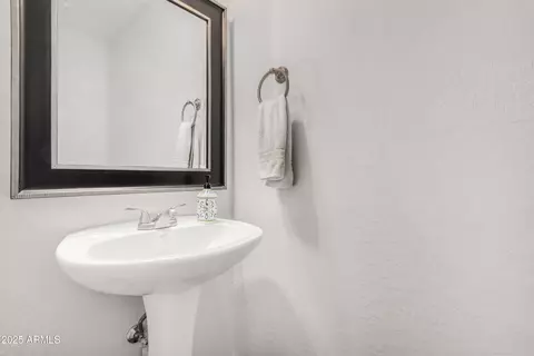 Bath - 2425 W Florentine Rd, Phoenix, AZ 85086 photo 1 of 3