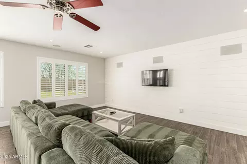 Living - 2425 W Florentine Rd, Phoenix, AZ 85086 photo 2 of 6
