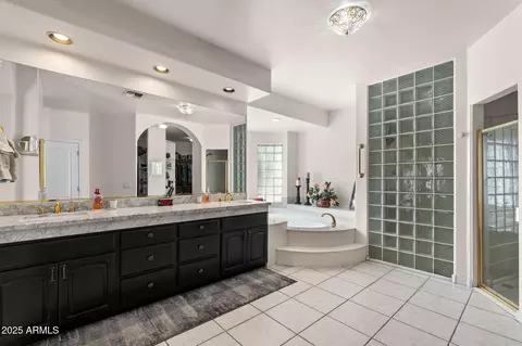 Bath - 1903 E Freeport Ct, Gilbert, AZ 85234 photo 2 of 6