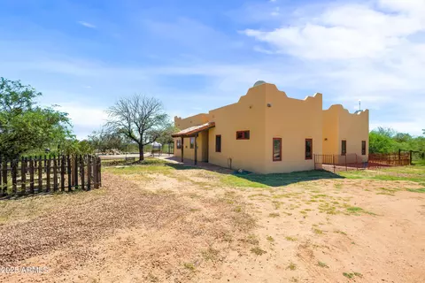 8800 E Cuervos Viejos Trl, Hereford, AZ 85615