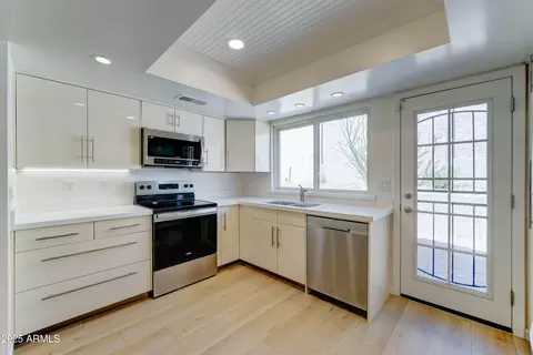 1658 N Sierra Vista Dr, Tempe, AZ 85288