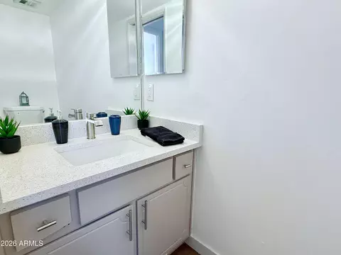 Bath - 1707 W Marlette Ave, Phoenix, AZ 85015 photo 3 of 5