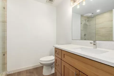 Bath - 1707 W Marlette Ave, Phoenix, AZ 85015 photo 2 of 5
