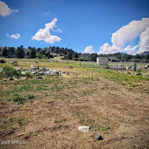 18318 S Frontier Rd #328, Peeples Valley, AZ 86332