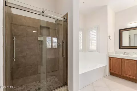 Bath - 2625 E Verbena Dr, Phoenix, AZ 85048 photo 2 of 5