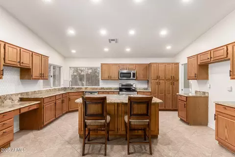 Kitchen - 2625 E Verbena Dr, Phoenix, AZ 85048 photo 2 of 6