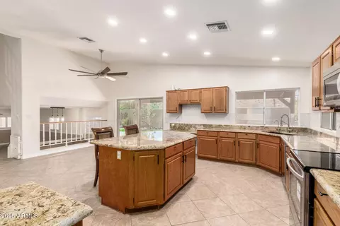 Kitchen - 2625 E Verbena Dr, Phoenix, AZ 85048 photo 5 of 6