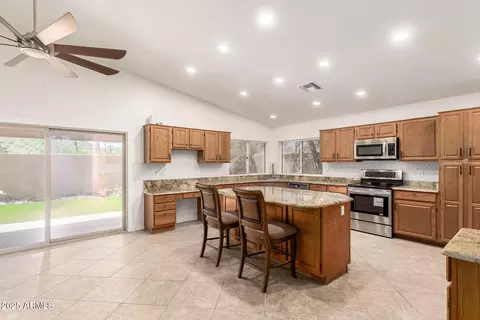 Kitchen - 2625 E Verbena Dr, Phoenix, AZ 85048 photo 3 of 6