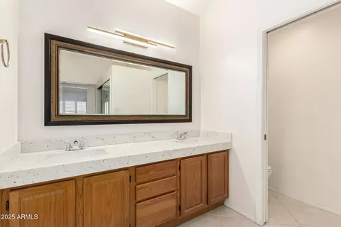 Bath - 2625 E Verbena Dr, Phoenix, AZ 85048 photo 3 of 5