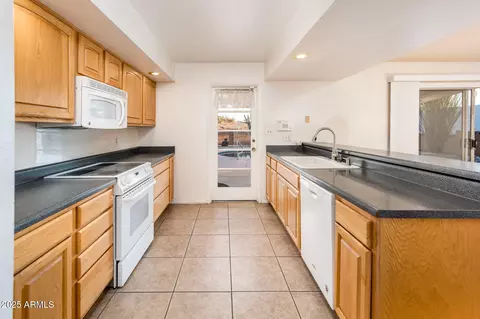 2431 E Ocotillo Rd, Phoenix, AZ 85016 photo 8