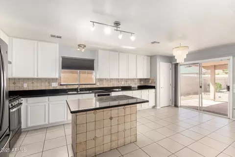 3054 E Wescott Dr, Phoenix, AZ 85050 photo 7