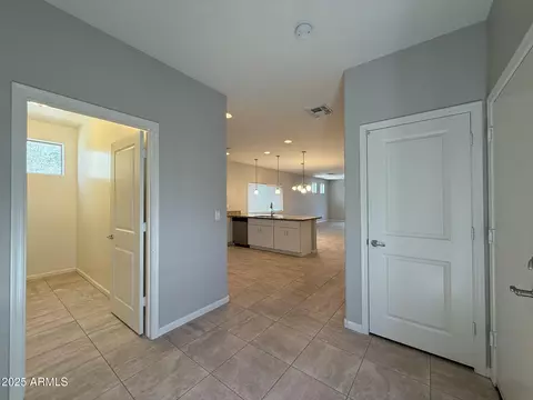 Entry Way - 1724 W Pollack St, Phoenix, AZ 85041 photo 3 of 8