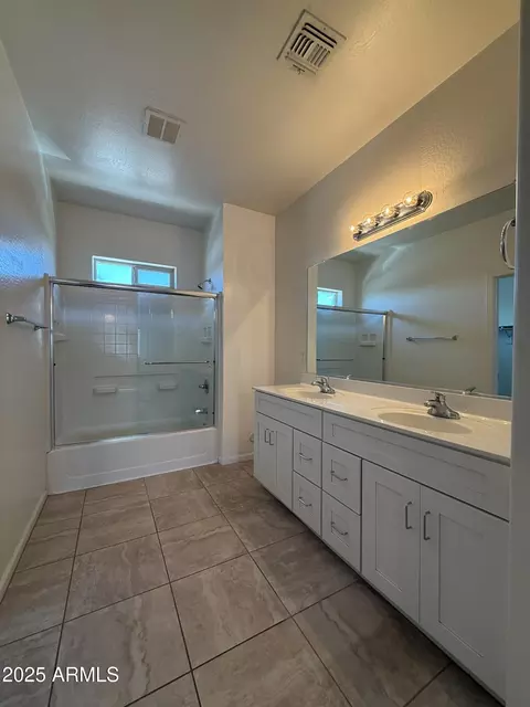 Bath - 1724 W Pollack St, Phoenix, AZ 85041 photo 5 of 8