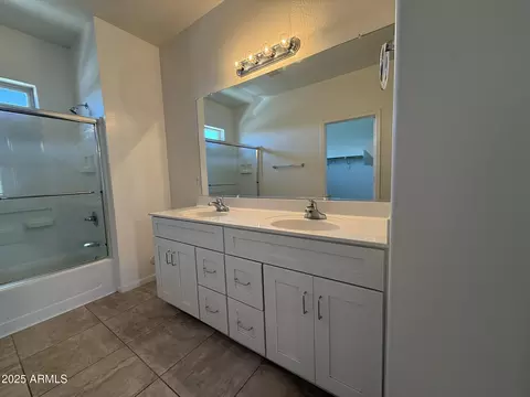 Bath - 1724 W Pollack St, Phoenix, AZ 85041 photo 4 of 8