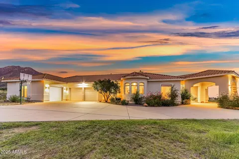9566 S Swiss Ct, Hereford, AZ 85615