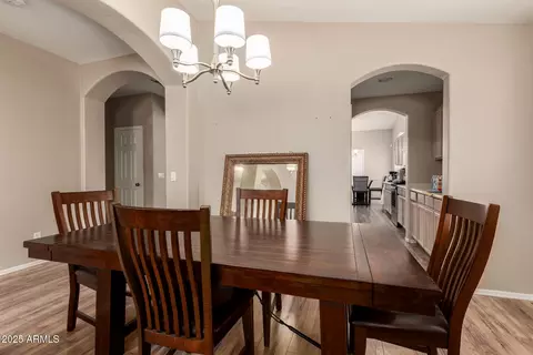 Dining - 2730 E Valencia Dr, Phoenix, AZ 85042 photo 2 of 3
