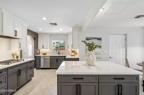 3221 N 41st Pl, Phoenix, AZ 85018