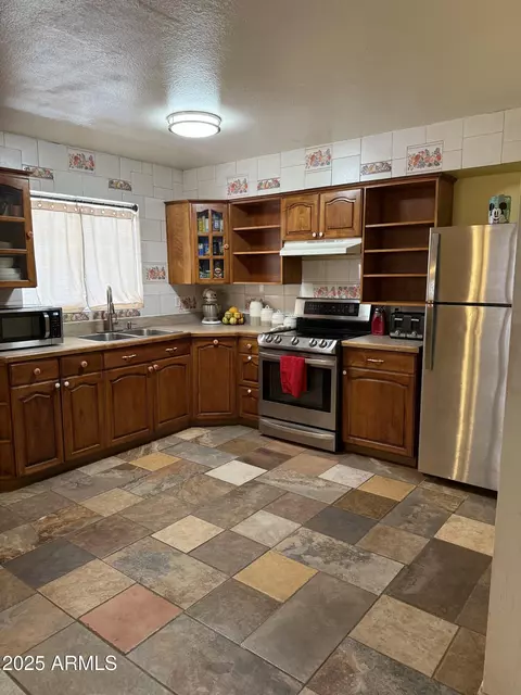 Kitchen - 1627 W Carson Rd, Phoenix, AZ 85041 photo 5 of 5