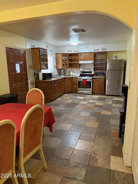 Kitchen - 1627 W Carson Rd, Phoenix, AZ 85041 photo 2 of 5