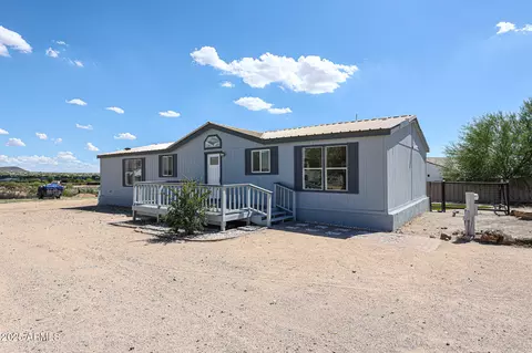 105 E Sabrosa Dr, New River, AZ 85087