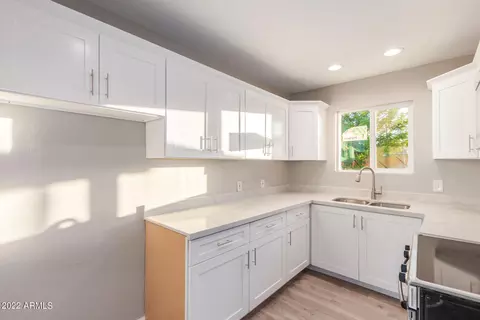 Kitchen - 5220 N 19th Dr, Phoenix, AZ 85015 photo 2 of 2